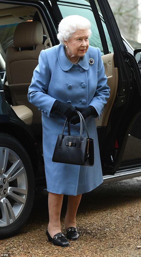 英女王因感冒病倒，被迫取消公务活动
