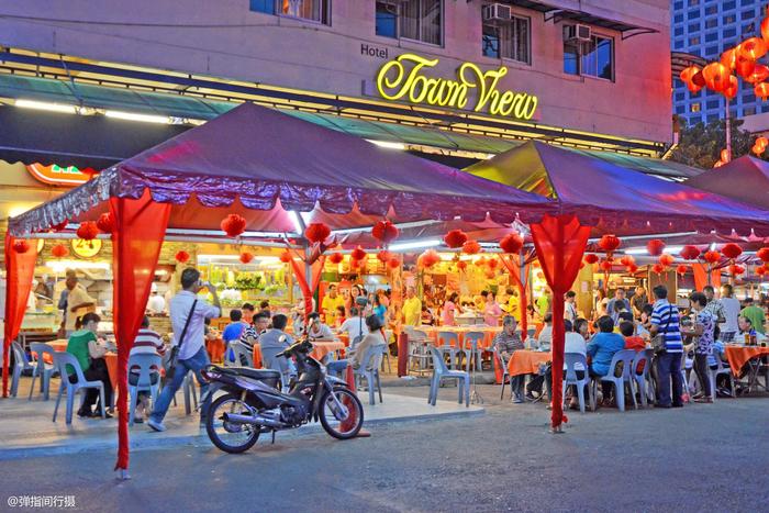 马来西亚最火的夜市，春节美食大排档人满为患，感觉像在广州街头