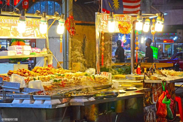 马来西亚最火的夜市，春节美食大排档人满为患，感觉像在广州街头