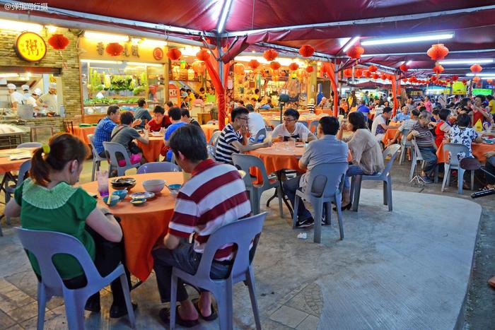 马来西亚最火的夜市，春节美食大排档人满为患，感觉像在广州街头