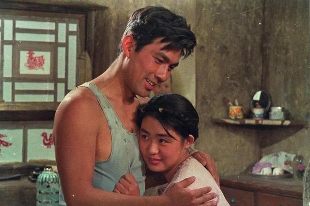 陈佩斯朱时茂北京卫视春晚合体，一个是话剧艺术家，一个抱上孙女