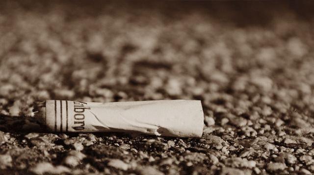 一年扔掉6万亿，科学家说：你扔烟头就等于扔钱！