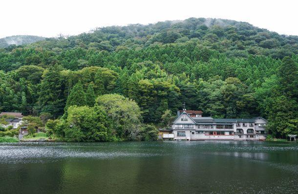 日本最“神奇”的湖，一半暖一半凉，游客：泡温泉刚好