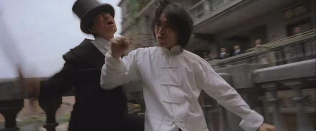 2004年，周星驰弃用了洪金宝，拍出此片，完成了人生一次关键转折