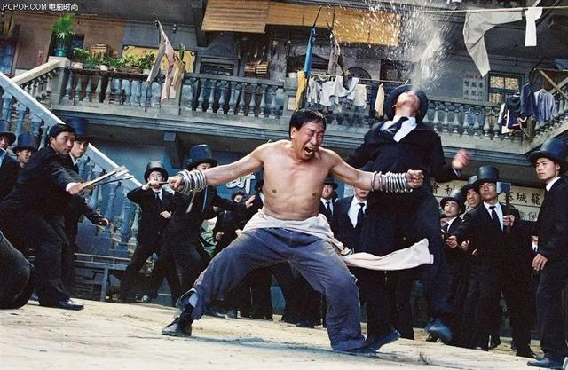 2004年，周星驰弃用了洪金宝，拍出此片，完成了人生一次关键转折