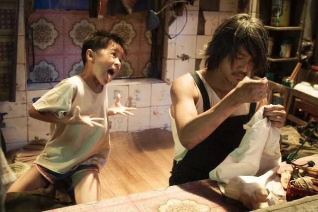 2004年，周星驰弃用了洪金宝，拍出此片，完成了人生一次关键转折