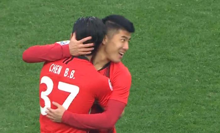 中国足球新年开门红！上港“通杀”泰国4队，射门23-2吊打对手