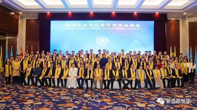 古雨轩红木工艺品作为国礼在企业文化国际化领袖峰会上获赞