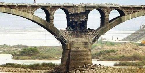中国最委屈大桥，被定为危桥拆除，一场爆炸炸出一群伪专家