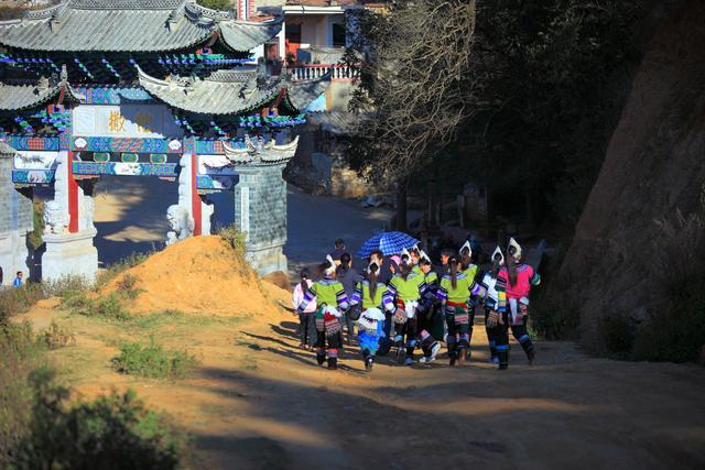 红河人“私藏”的一块宝地，依山傍水甲寅乡梯田，云山雾绕似仙境