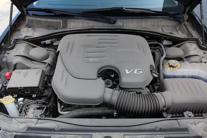 “自然吸气V6 还有优惠！” 少有的“大后超”克莱斯勒300C
