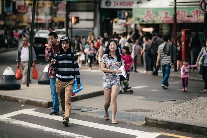 △纽约法拉盛华埠街景不乏年轻的面孔/wiki
