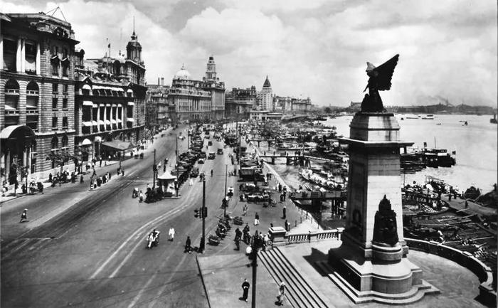 ▲1928年的外滩,图右下角建筑即为欧战纪念碑