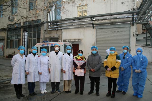 河南中医药大学第一附属医院首例新型冠状病毒肺炎治愈患者出院