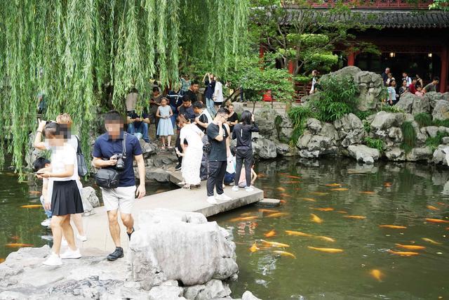 上海城隍庙旁的“江南园林”，建成至今400年，深受外国游客欢迎
