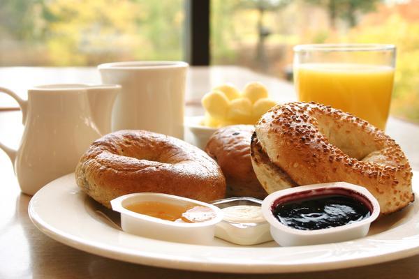 糖友健康早餐指南：吃早餐牢记5件事，血糖可以稳一天