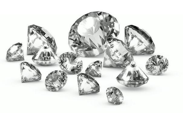 它是世界上最大的钻石，传言受过诅咒，佩戴者都发生过事故