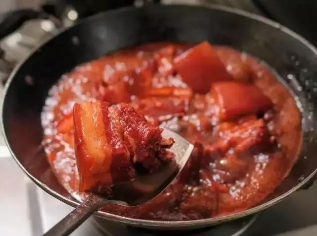 苏州人开春要吃酱汁肉，色泽鲜艳，酥而不烂，你吃过吗？