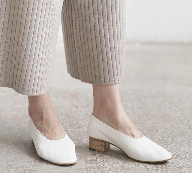 小白鞋已经“失宠”，2020年法式奶奶鞋正当时