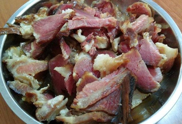 腌肉不要只放盐，多加一味料，才是真正的腌肉风味，不易变质还香