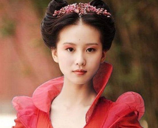 同样都是古装红衣，张馨予唯美，陈乔恩冷艳，她成为古装巅峰？