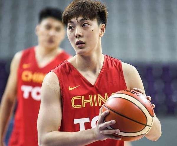 CBA冠军教练！助21岁小将全面升级，他或将成为男篮首发后卫