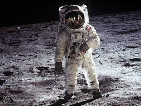 人类50年前已登月，为何过了几十年，却再也没有登过月球？