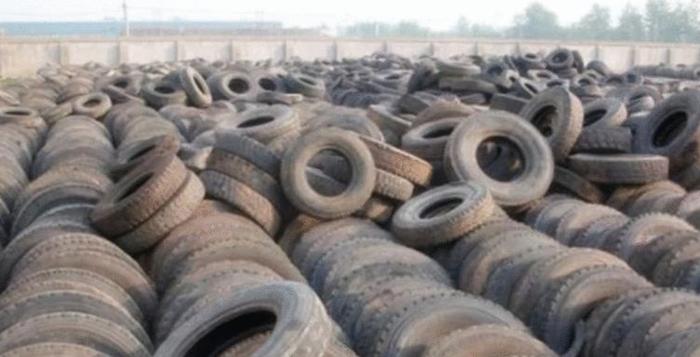 中国的废旧轮胎没处仍, 为何非洲人抢着要? 当地女人: 太感谢了