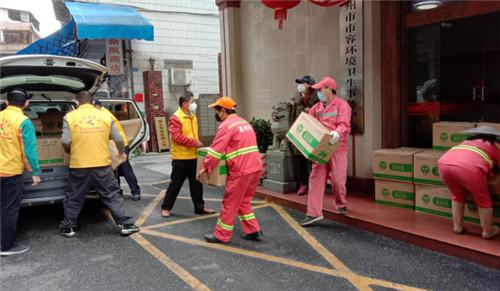 广东惠州雪榕生物科技再次为环卫工人捐赠爱心蔬菜