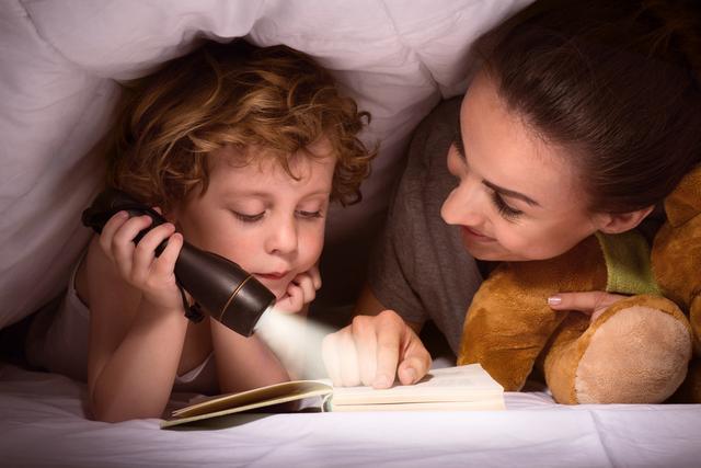 睡前对孩子做这2件事，孩子不仅记忆力好，而且还高情商