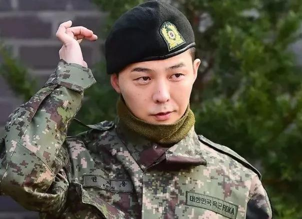 权志龙取关队员，TOP直播吐心声：Bigbang从辉煌到消亡！