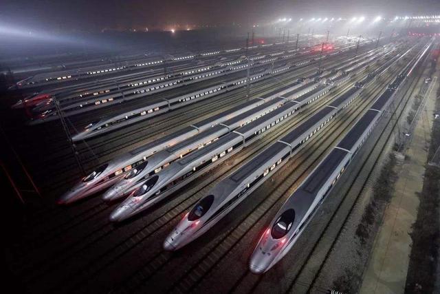 2025年印度欲建成一条高铁，美网友：中国高铁站比印度机场更好