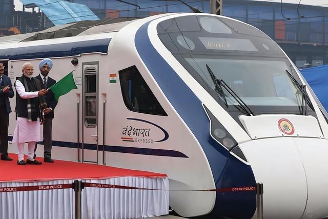 2025年印度欲建成一条高铁，美网友：中国高铁站比印度机场更好