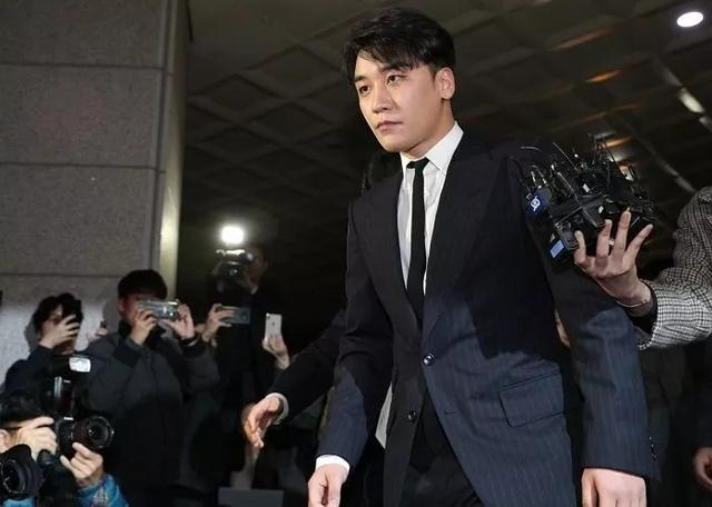 权志龙取关队员，TOP直播吐心声：Bigbang从辉煌到消亡！