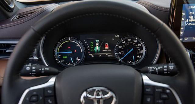 丰田全新汉兰达混动版动力够用油耗更低，是七座SUV不二之选吗？