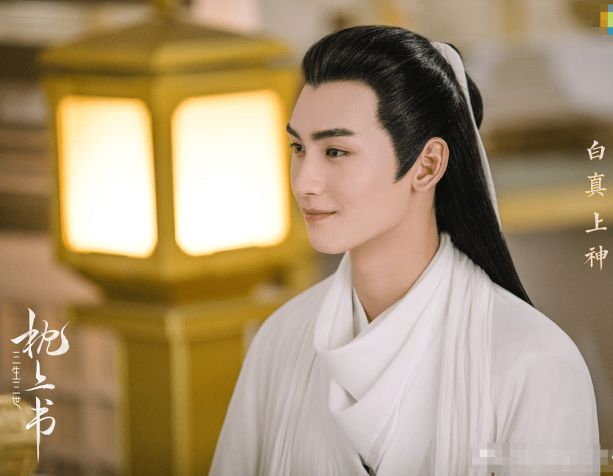 他是男版李一桐，出道演5个男主抢杨幂戏份，背靠章子怡资源逆天