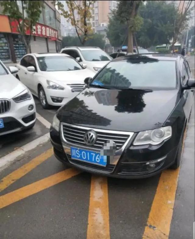 达州交警提醒：交通法规要遵守，这样停车要不得