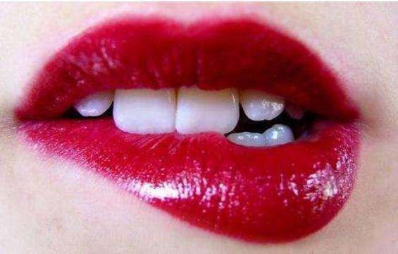心理测试：三个嘴唇，哪一个跟你的最像？测你目前经历什么磨难