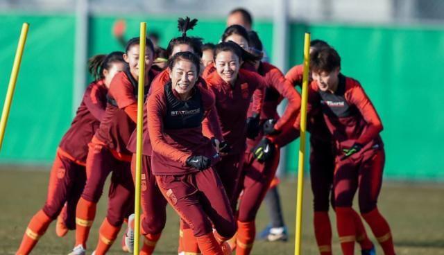 连遭打击，韩国女足没底气！或将延期？铿锵玫瑰以不变应万变！