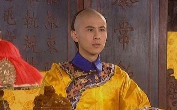 清朝拥有12位皇帝，从康熙皇帝开始，为何都需要佩戴朝珠？