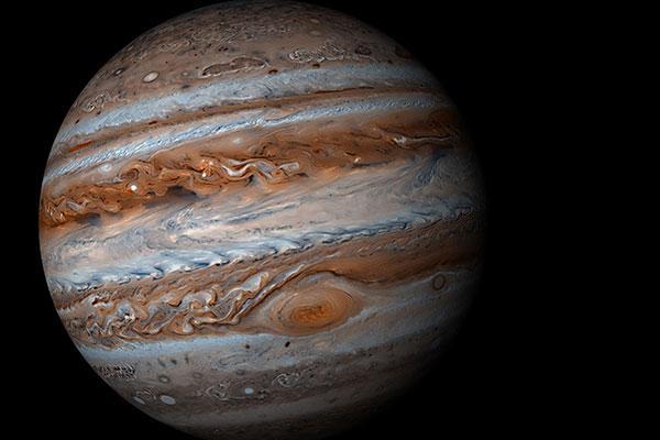 如果太阳不在现在的位置上，木星能否把八大行星拉拢到自己的周围