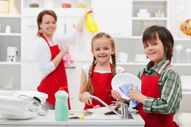 哈佛大学研究发现：日常中养成做家务的好习惯，可以让孩子更优秀