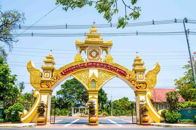 缅甸最“奇怪”的僧院，庙内一点金子都见不到，却价值连城