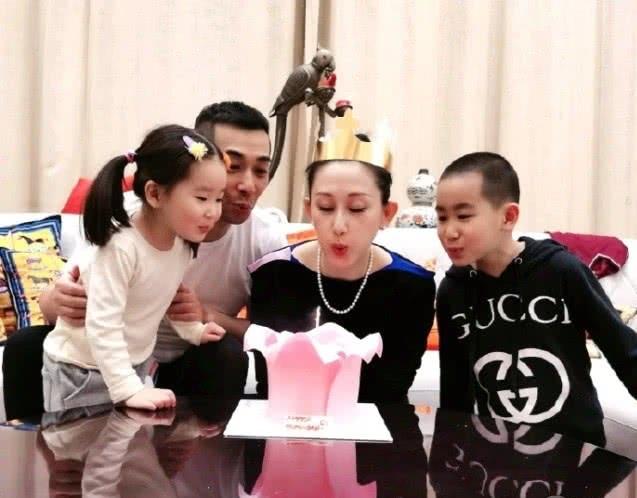 赵文卓给老婆庆祝40岁生日，被指是隐形富豪，宠妻实力不一般