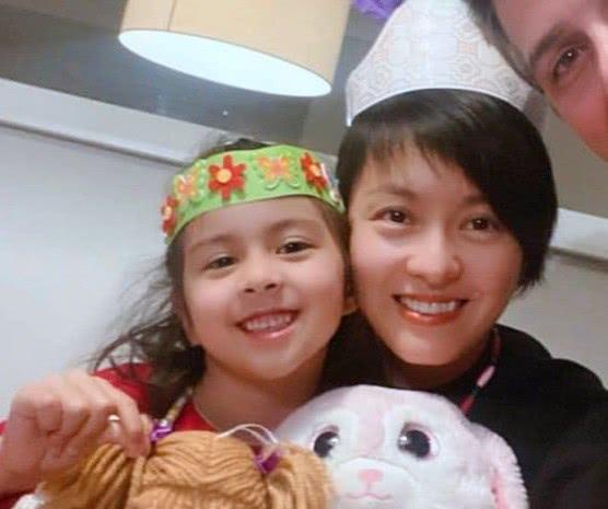 梁咏琪夫妇为混血女儿庆祝5岁生日，小女孩长大了越来越像中国人