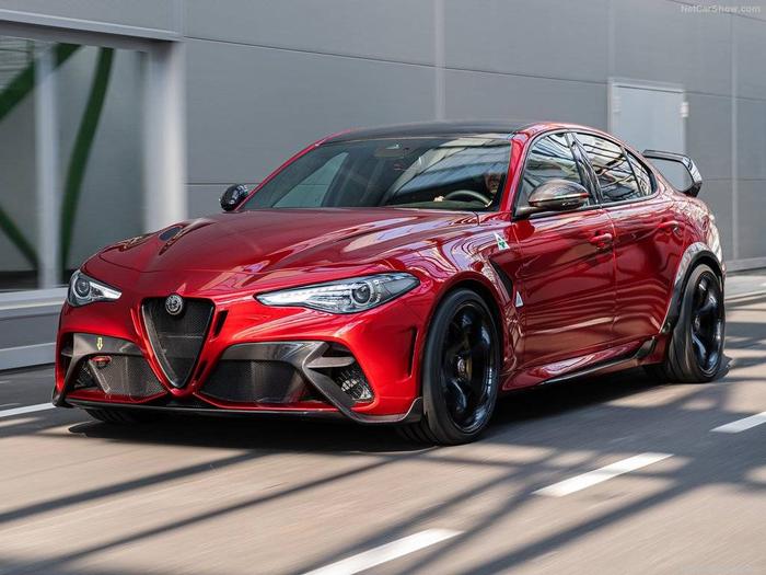 541马力疾风闪电！Giulia GTA/GTAm正式发布