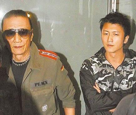 看了谢霆锋的成长经历，才懂他为什么不要柏芝、而选择大龄的王菲