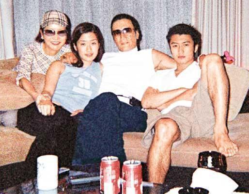 看了谢霆锋的成长经历，才懂他为什么不要柏芝、而选择大龄的王菲