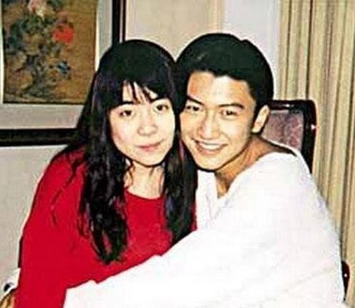 看了谢霆锋的成长经历，才懂他为什么不要柏芝、而选择大龄的王菲