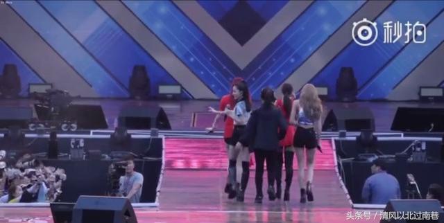 女团BLACKPINK表演到一半突然被请下舞台:心疼四个一脸懵的女孩